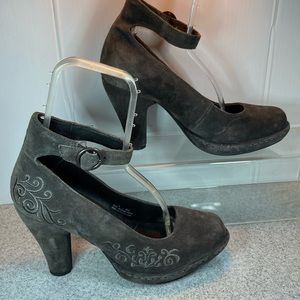 3.5” heels grey‎ suede heels with ankle strap Born Crown embroidered box 10